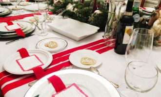 holiday tablescapes in red and white for christmas www.homewithkeki.com