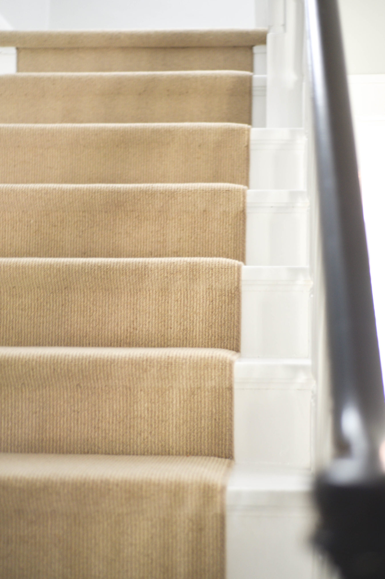 Home Bloggers Home Tour entryway styling with wool staircase runner and black banister www.homewithkeki.com