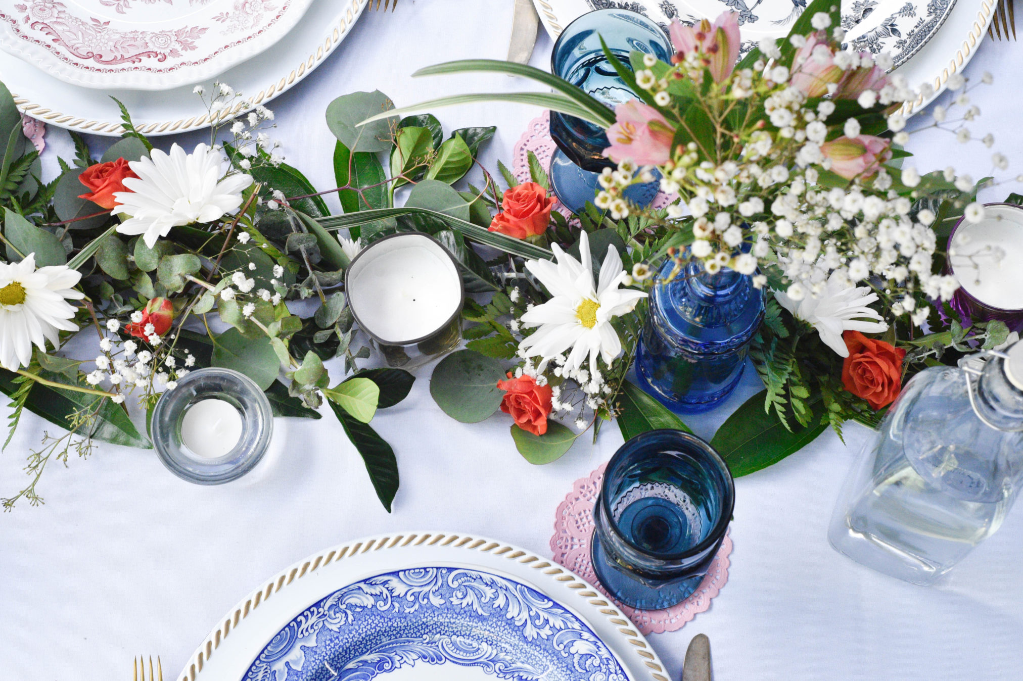 Hosting a ladies brunch or a vintage inspired party, here are tips on how to style a vintage inspired tablescape, see more at www.homewithkeki.com #vintage #tablescape #summerparties