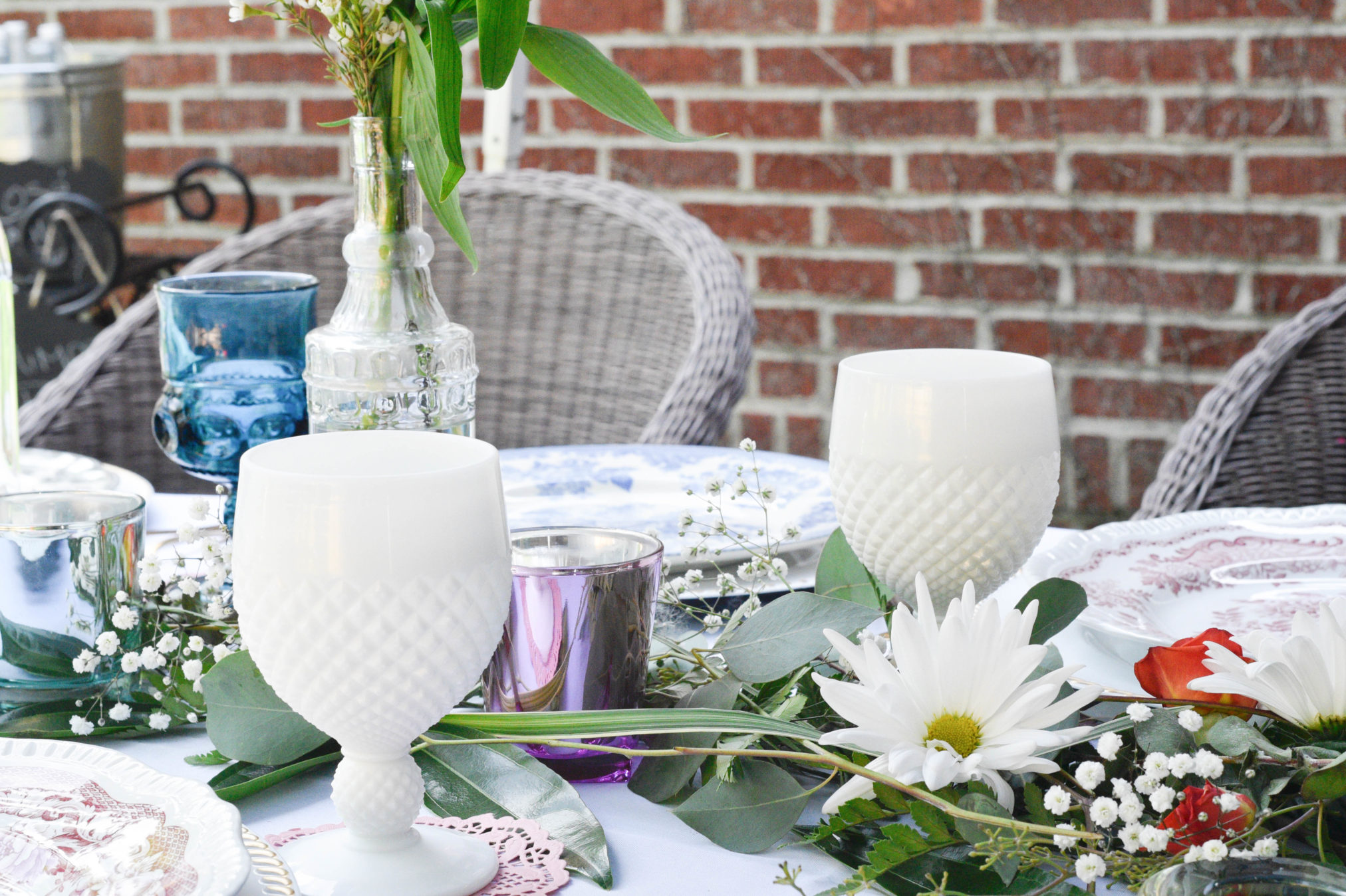 Hosting a ladies brunch or a vintage inspired party, here are tips on how to style a vintage inspired tablescape, see more at www.homewithkeki.com #vintage #tablescape #summerparties