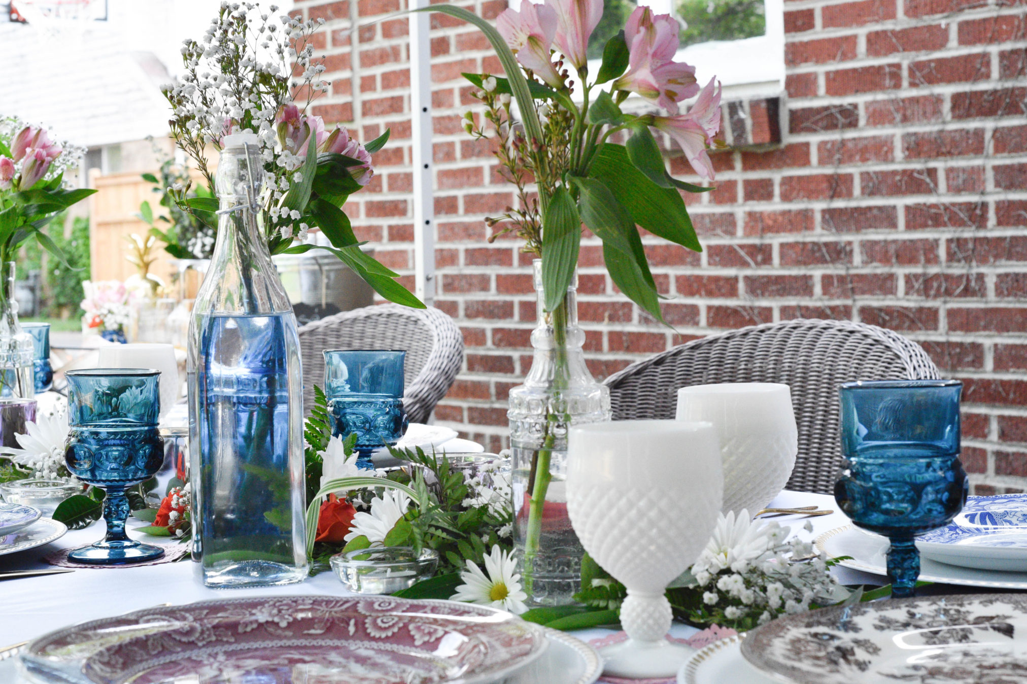 Hosting a ladies brunch or a vintage inspired party, here are tips on how to style a vintage inspired tablescape, see more at www.homewithkeki.com #vintage #tablescape #summerparties