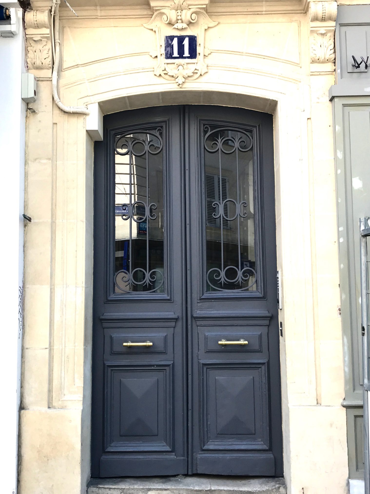 After traveling to Paris I fell in love with the colorful and gorgeous doors, to see more inspirational front doors from the streets of paris head over to www.homewithkeki.com #interiors #travel #paris