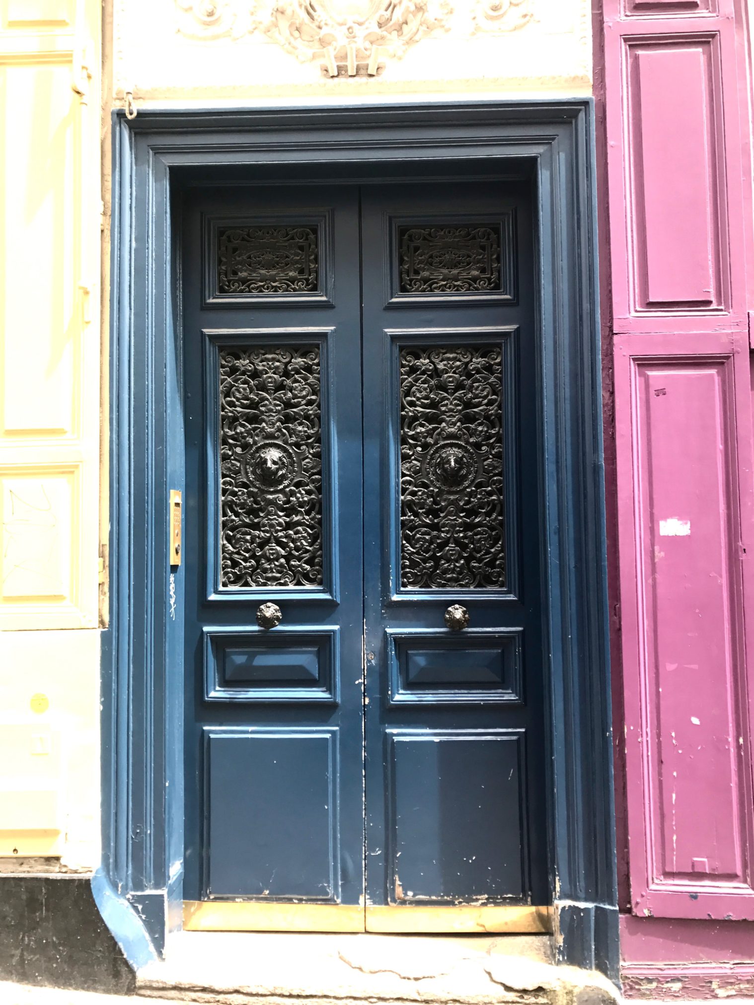 After traveling to Paris I fell in love with the colorful and gorgeous doors, to see more inspirational front doors from the streets of paris head over to www.homewithkeki.com #interiors #travel #paris