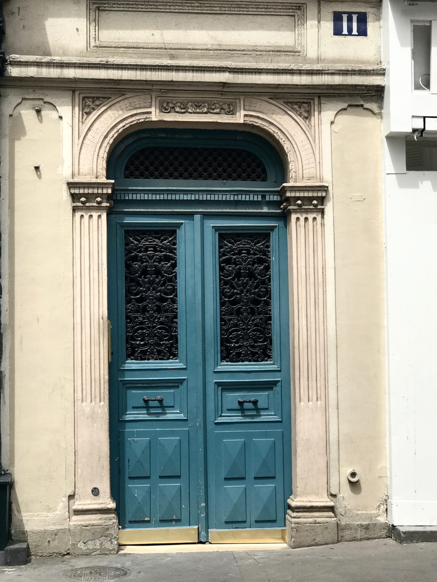 After traveling to Paris I fell in love with the colorful and gorgeous doors, to see more inspirational front doors from the streets of paris head over to www.homewithkeki.com #interiors #travel #paris