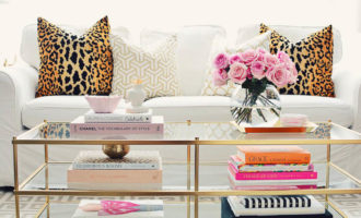 Easy tips to coffee table styling on the blog, see more at www.homewithkeki.com #designtips #coffeetablestyling