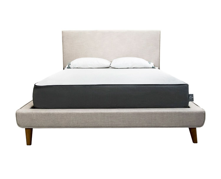 How to pick the right mattress to get better sleep #mattress #ad #sleepingtips at www.homewithkeki.com