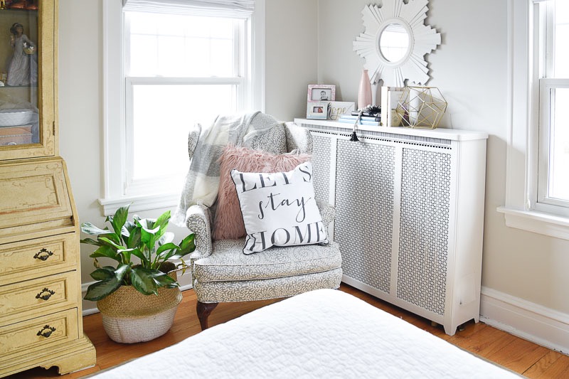 Easy tips to create a cozy reading nook in your bedroom with a few items from @kirklands, find out what I used and how you can do the same at www.homewithkeki.com #ad #readingnook #cozyroom