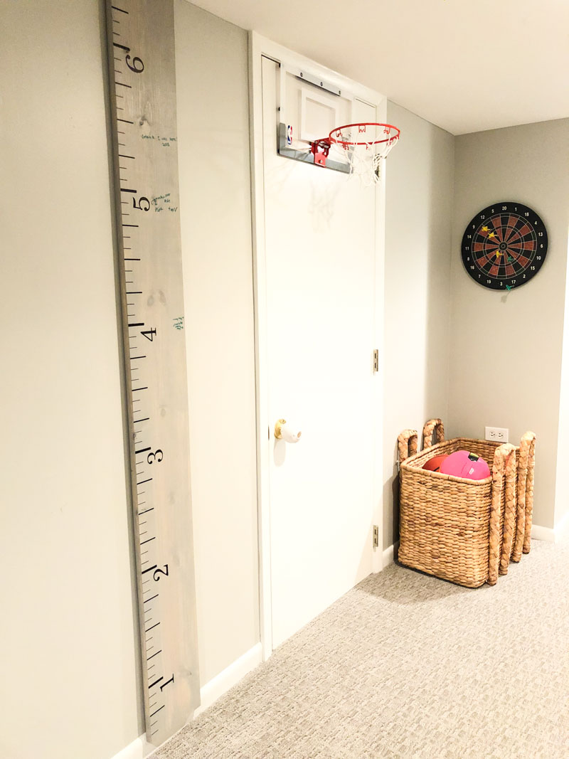 Wood growth charts are not just for measuring your kids through the years, but, use it as a friends sign-in / memory chart. See how www.homewithkeki.com #DIY #woodgrowthcharts