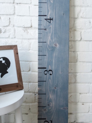 Wood growth charts are not just for measuring your kids through the years, but, use it as a friends sign-in / memory chart. See how www.homewithkeki.com #DIY #woodgrowthcharts