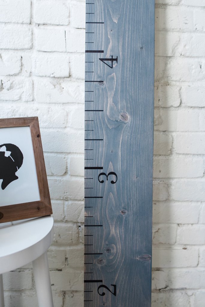 Wood growth charts are not just for measuring your kids through the years, but, use it as a friends sign-in / memory chart. See how www.homewithkeki.com #DIY #woodgrowthcharts