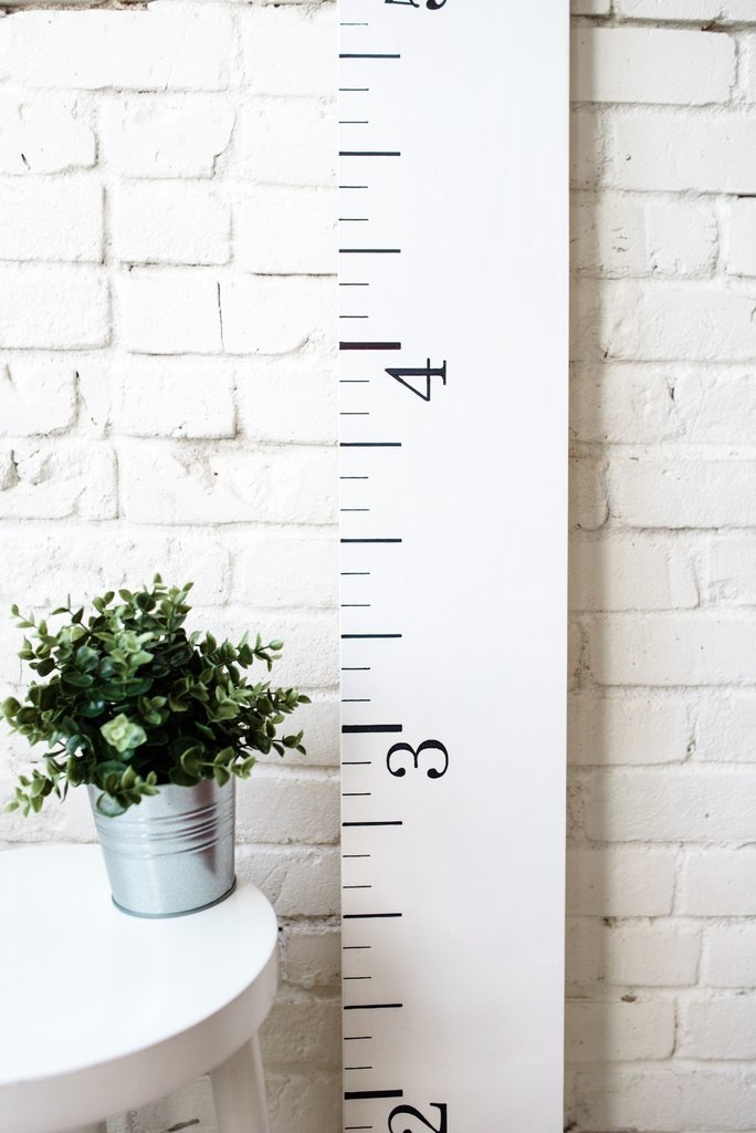 Wood growth charts are not just for measuring your kids through the years, but, use it as a friends sign-in / memory chart. See how www.homewithkeki.com #DIY #woodgrowthcharts