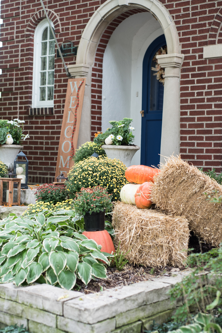 orange pumpkins cream pumpkins front door #falldecorations #fall #pumpkins