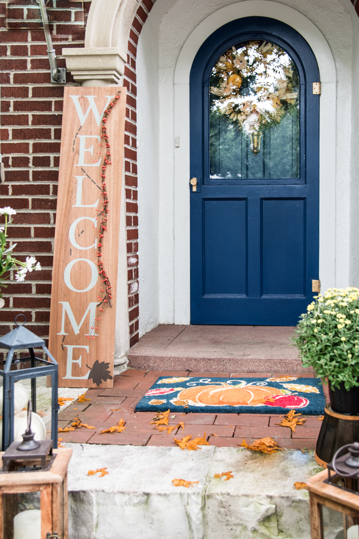 orange pumpkins cream pumpkins front door #falldecorations #fall #pumpkins