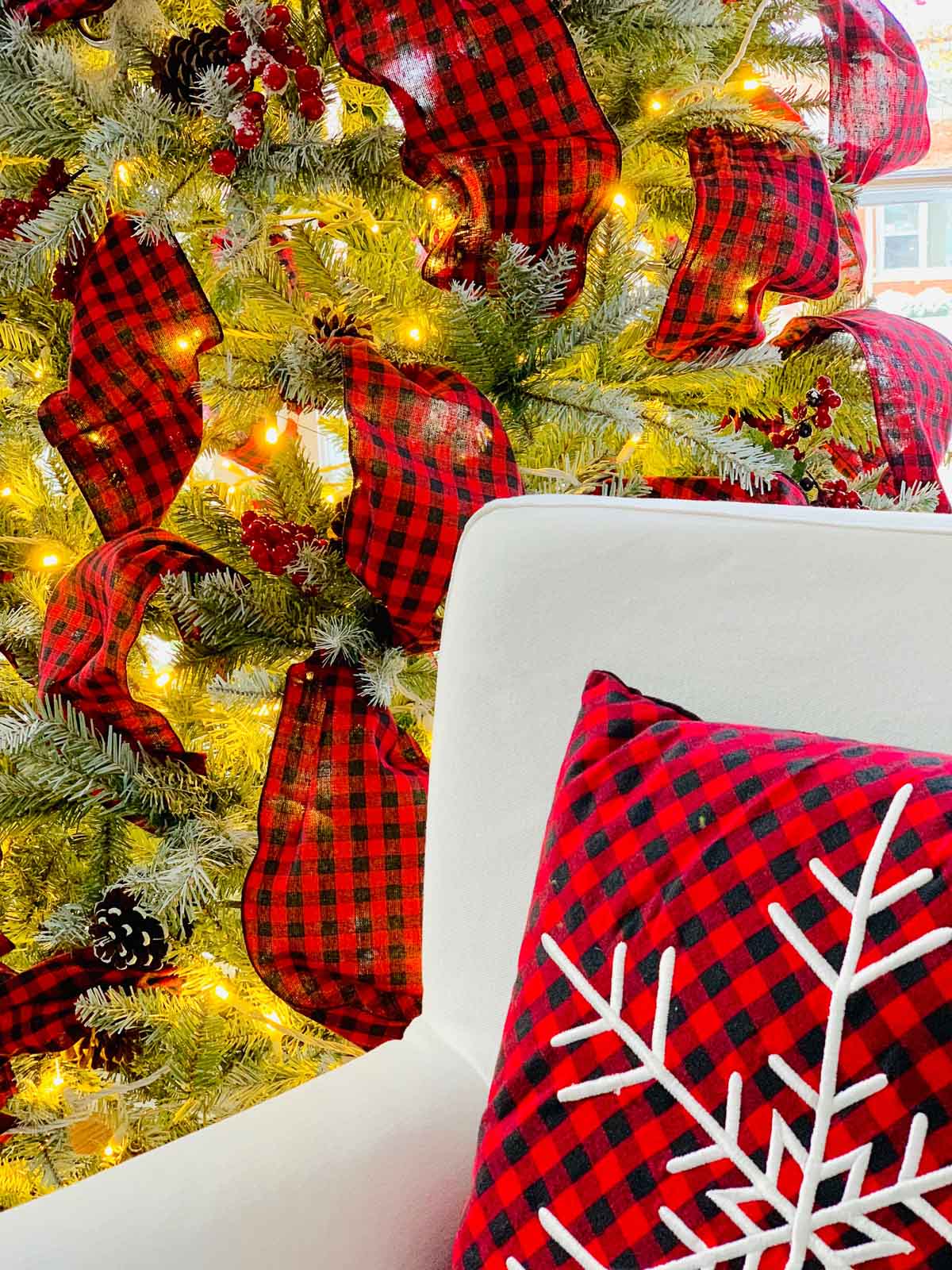 white christmas tree red ribbons white chairs red pillows #christmasdecorating #christmastree