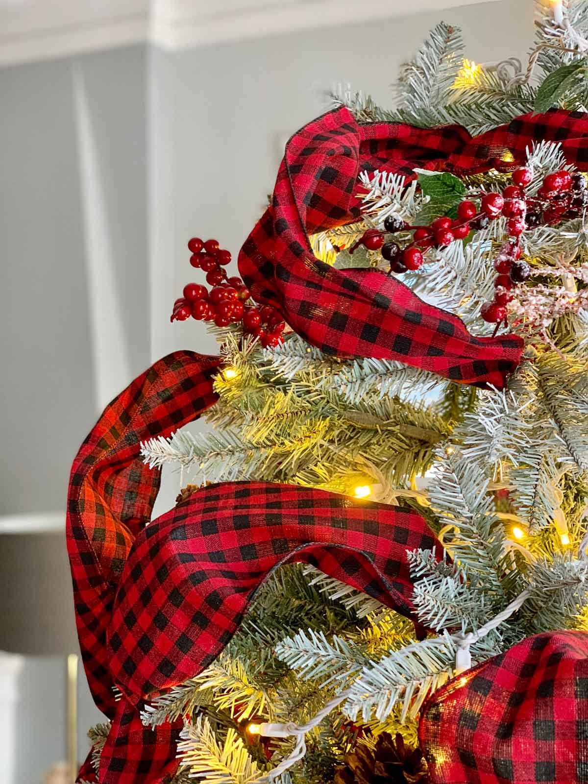 white christmas tree red ribbons white chairs red pillows #christmasdecorating #christmastree