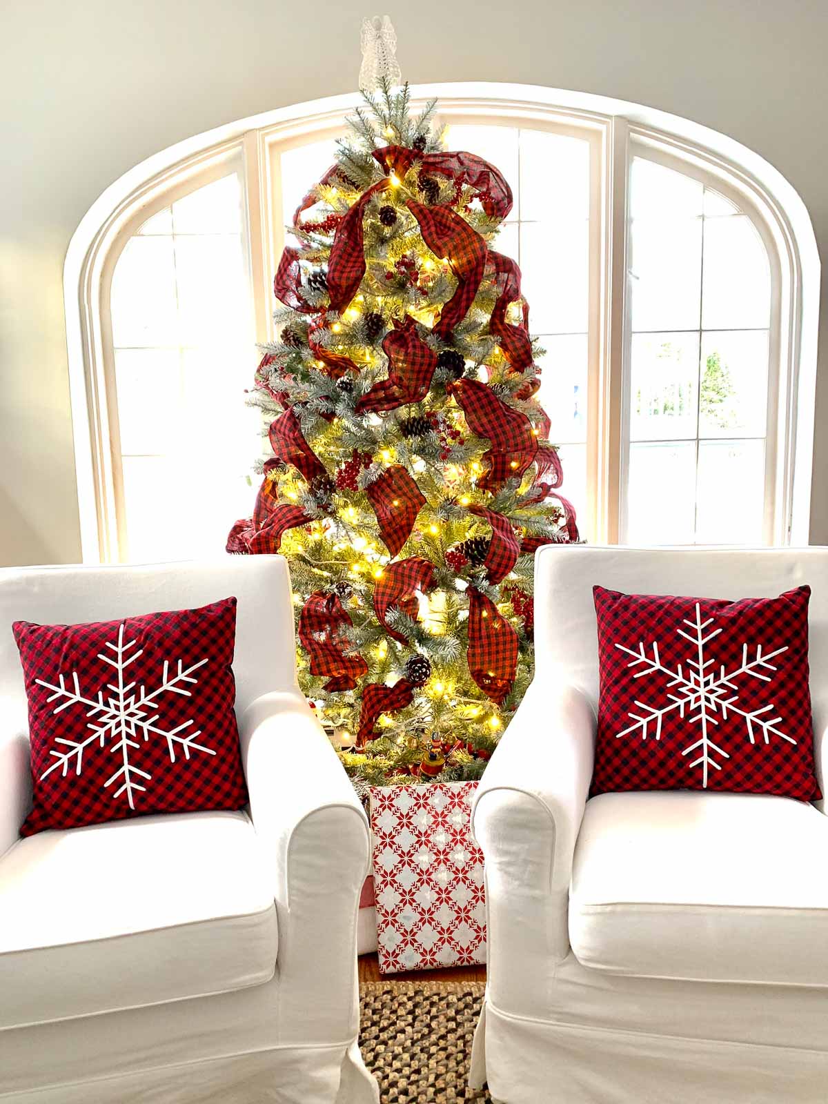 How To Decorate A Christmas Tree On A Budget - Home with Keki