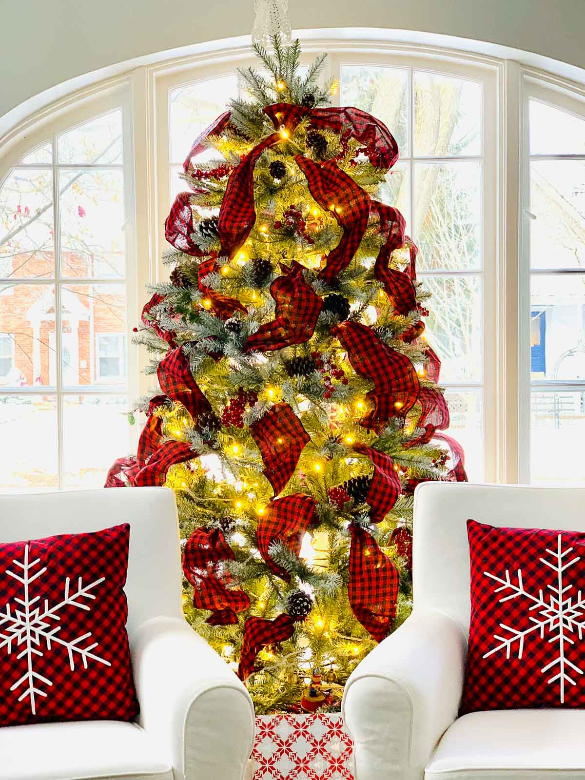 10 Christmas Tree Ribbon Ideas