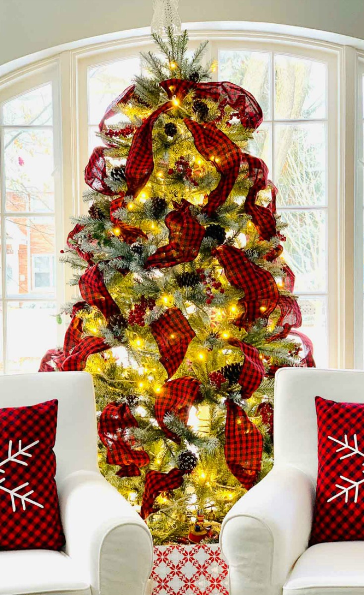 white christmas tree red ribbons white chairs red pillows #christmasdecorating #christmastree