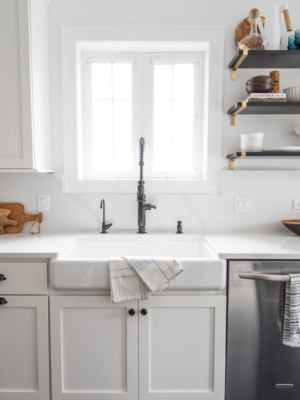 white quartz countertop and quartz backsplash slab #kitchendesign #quartzcountertops