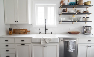 white quartz countertop and quartz backsplash slab #kitchendesign #quartzcountertops