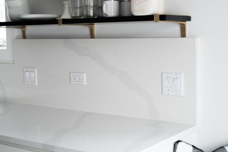 white quartz countertop and quartz backsplash slab #kitchendesign #quartzcountertops