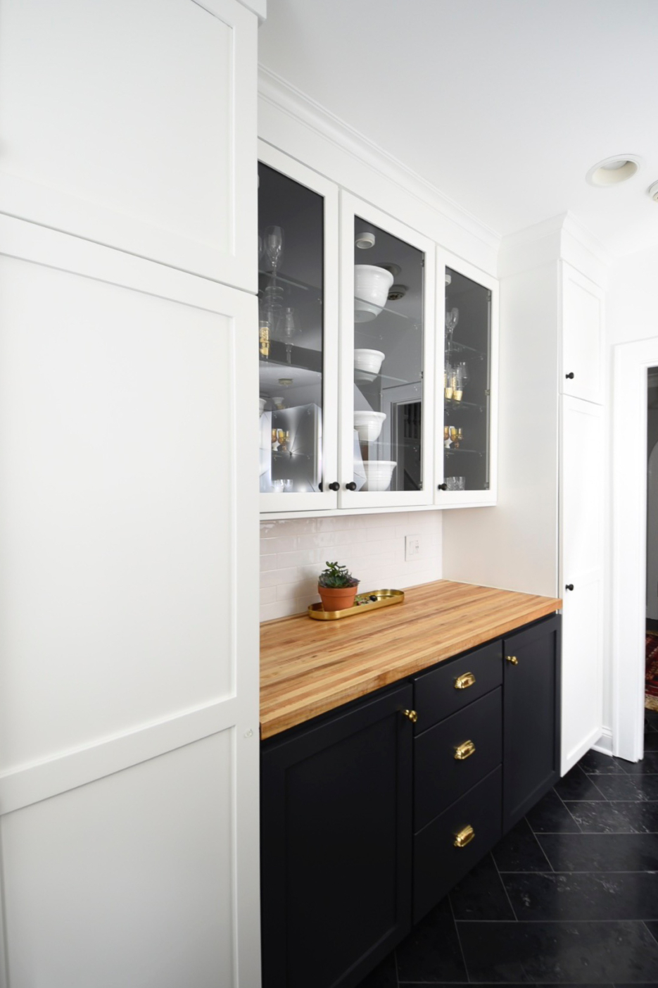 quartz kitchen white kitchen open shelves #design #kitchendesign