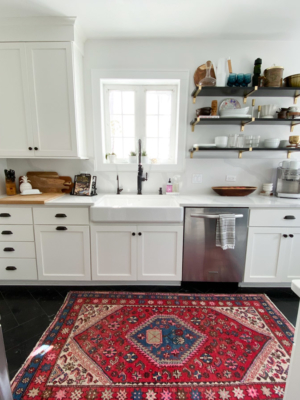 Dream Kitchen Tour with open shelving full height quartz backsplash and countertop. For more visit @homewithkeki #kitchendesign #openshelving #quartzcountertops #quartzbacksplash