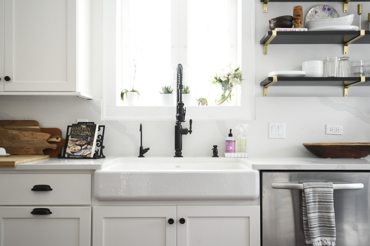 Dream Kitchen Tour with open shelving full height quartz backsplash and countertop. For more visit @homewithkeki #kitchendesign #openshelving #quartzcountertops #quartzbacksplash 