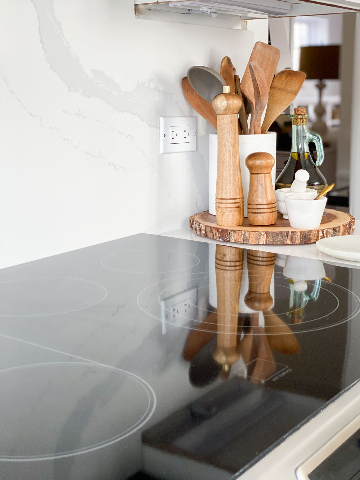 Dream Kitchen Tour with open shelving full height quartz backsplash and countertop. For more visit @homewithkeki #kitchendesign #openshelving #quartzcountertops #quartzbacksplash 