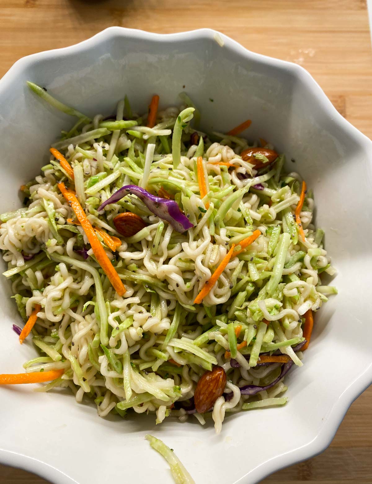 Summer Salad Recipes Broccoli and Ramen Noodle salad #recipe #saladrecipes 